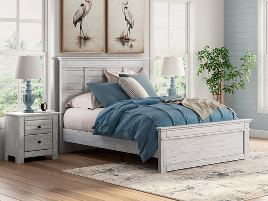 Makidern Queen Panel Bed