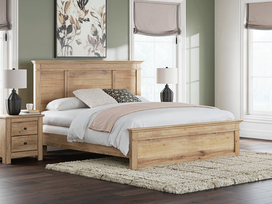 Makidern King Panel Bed