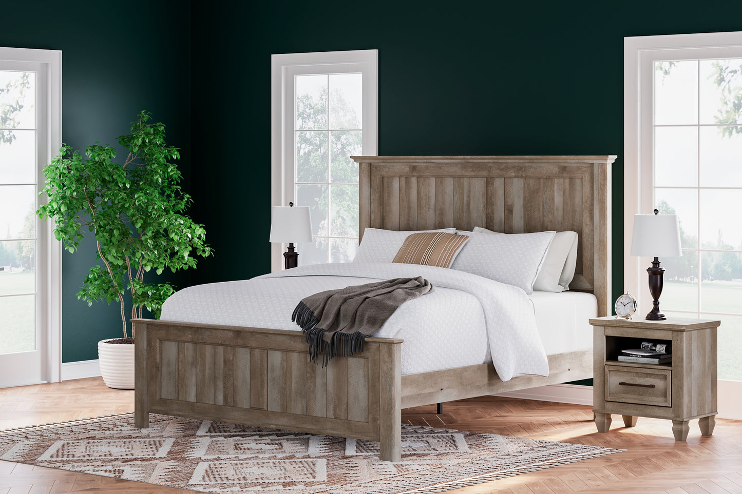 Yarbeck King Panel Bed with Mirrored Dresser